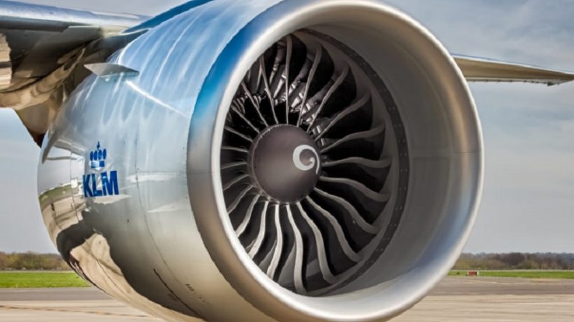 How does the jet engine of an airplane works?