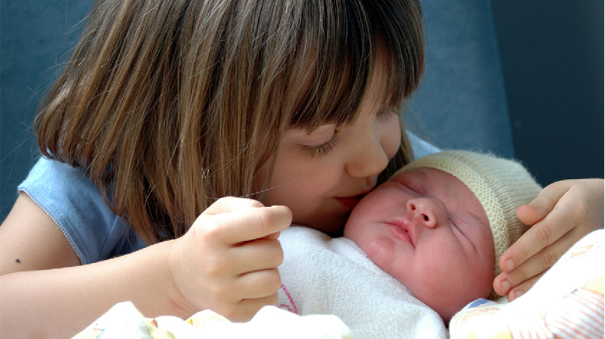 Essential newborn baby care tips