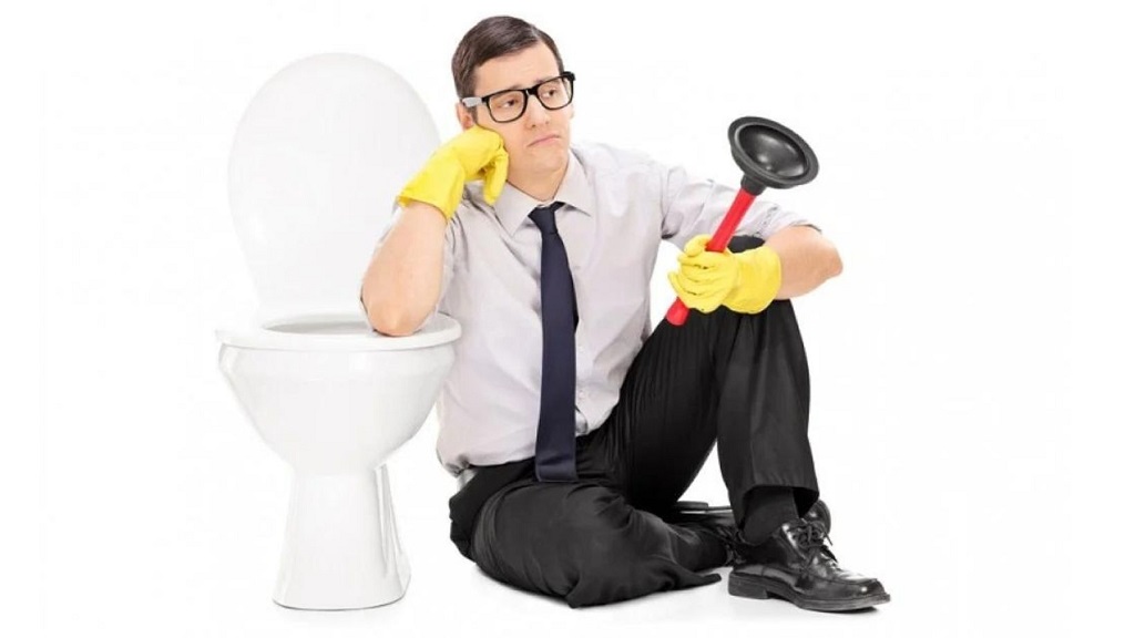 What to Do When Your Toilet is Clogged and Your Plunger is Not Working?