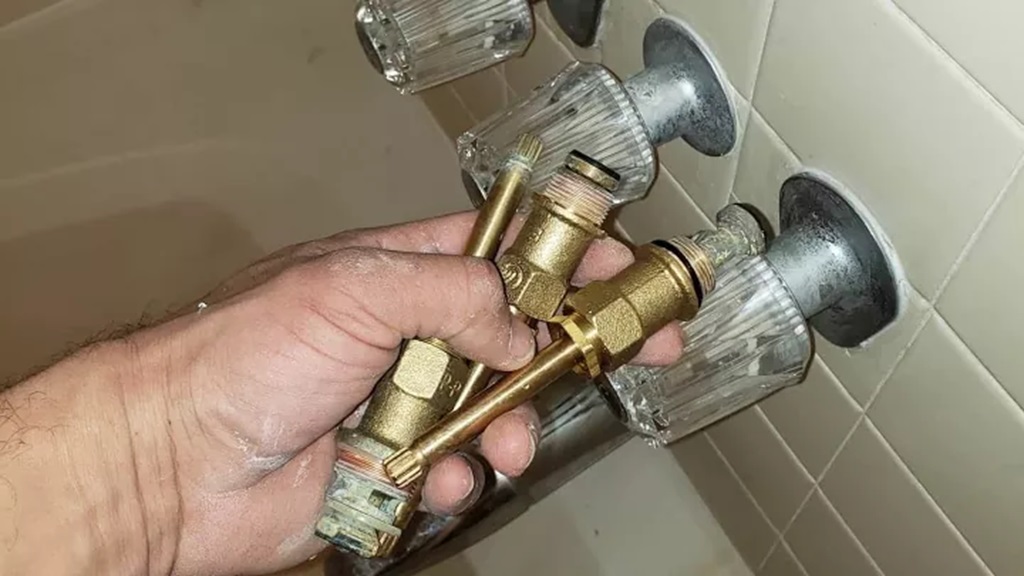 5 Common Bathtub Faucet Problems and Repair Costs