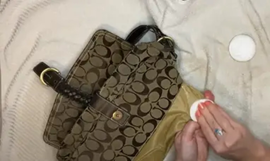 Storing Your Purse Properly
