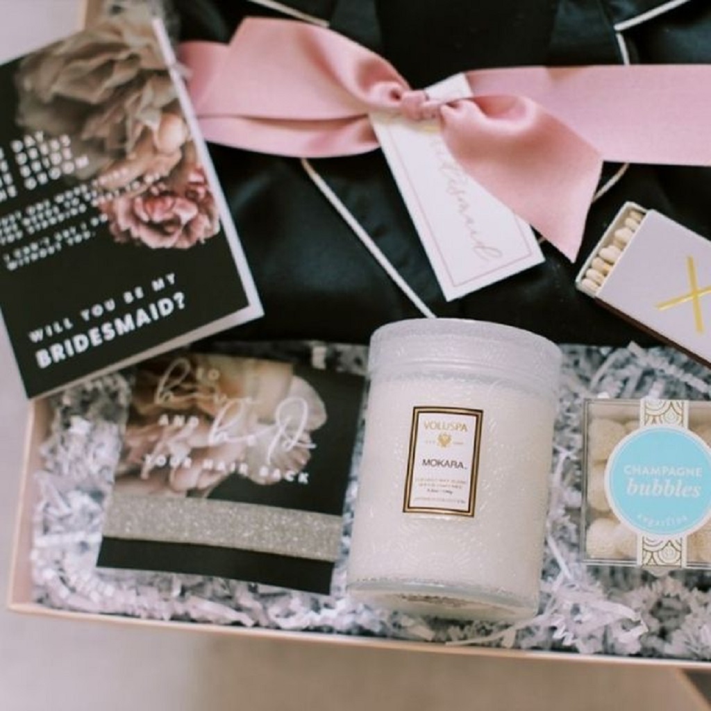 gifts should you get maid of honor