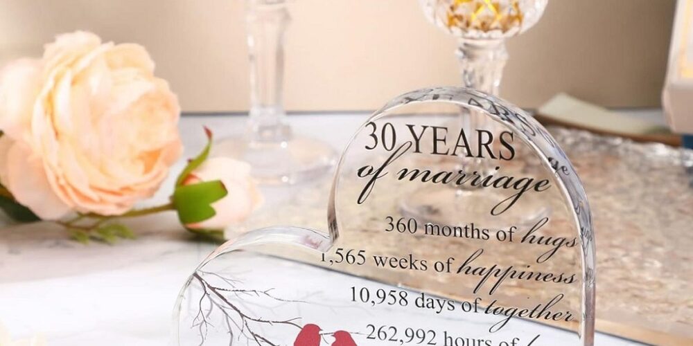 What is a traditional gift for a 30th anniversary for friends