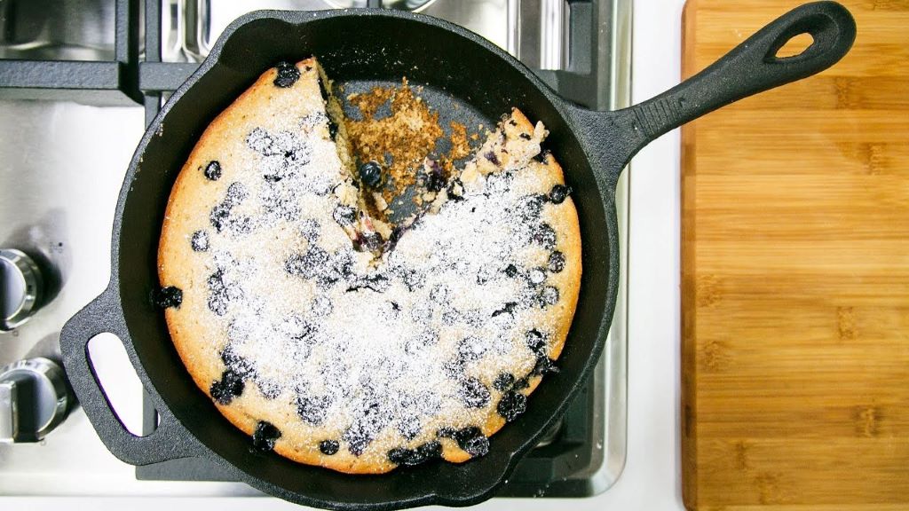 How do you stop blueberries from sinking in a cake