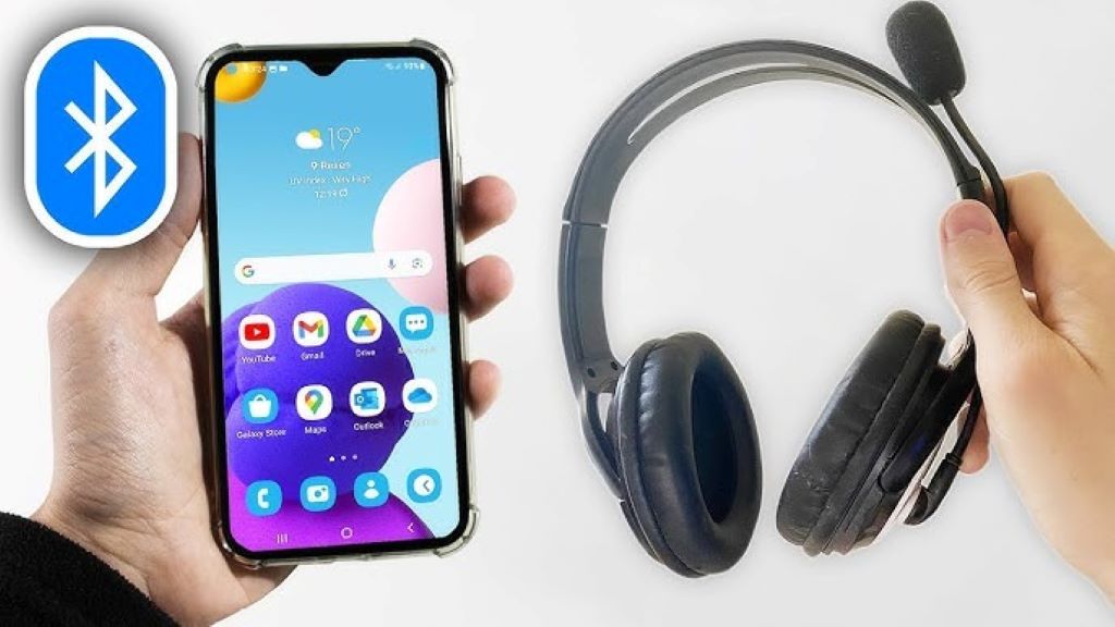 Close-up of a smartphone screen showing a successful Bluetooth connection to Smith helmet headphones